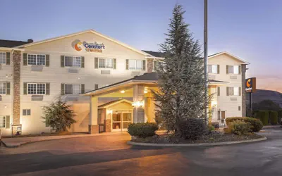 Photo 2 - Comfort Suites Yakima
