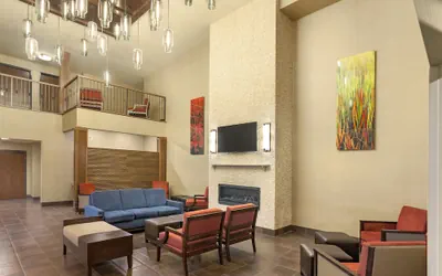 Photo 4 - Comfort Suites Yakima