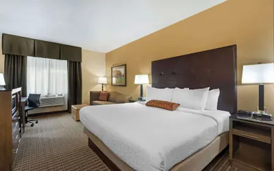 Photo 2 - Best Western Plus Yakima Hotel