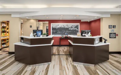 Photo 2 - Hampton Inn & Suites Seattle-North/Lynnwood
