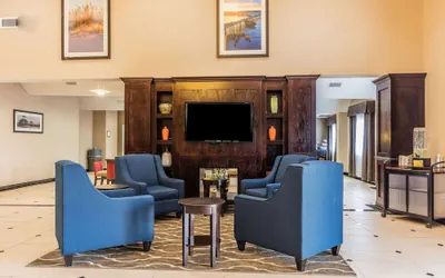 Photo 3 - Comfort Inn & Suites Crystal Inn Sportsplex