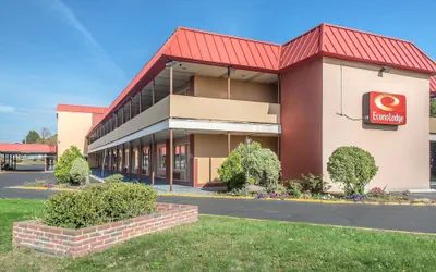 Photo 2 - Econo Lodge West Haven