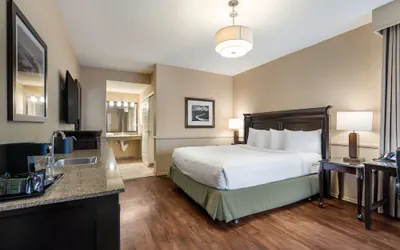 Photo 5 - Best Western Corona Hotel & Suites