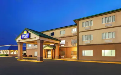 Photo 2 - Days Inn & Suites by Wyndham Morris/I-80