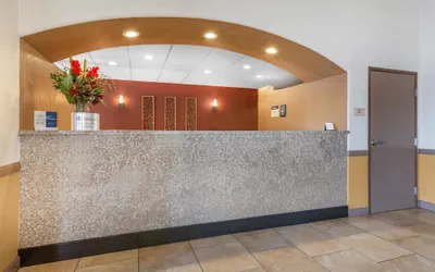 Photo 4 - Best Western Tolleson Hotel