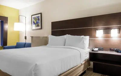 Photo 5 - Holiday Inn Express & Suites Chicago West - St Charles by IHG