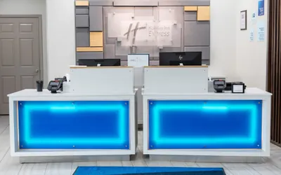 Holiday Inn Express & Suites Chicago West - St Charles by IHG