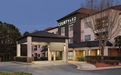 Photo 2 - Courtyard Suwanee by Marriott