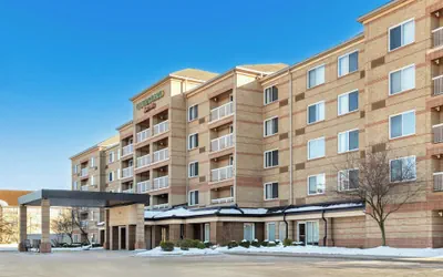 Photo 2 - Courtyard by Marriott Cleveland Airport South