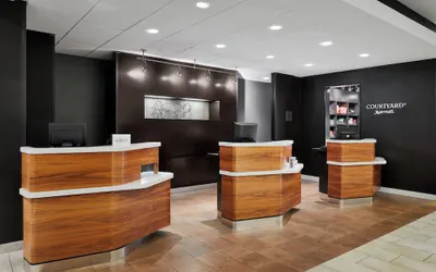 Photo 2 - Courtyard by Marriott Milwaukee Downtown