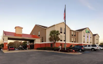 Photo 2 - Holiday Inn Express & Suites Milton East I-10 by IHG