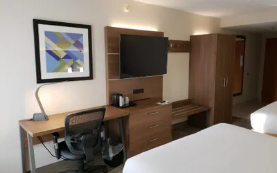 Photo 3 - Holiday Inn Express Edgewood-Aberdeen-Bel Air by IHG