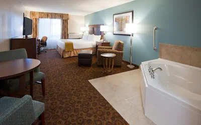 Photo 4 - Holiday Inn Express Hotel & Suites St. Cloud by IHG