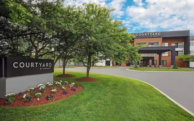 Photo 2 - Courtyard by Marriott Raynham