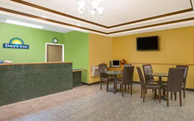 Photo 2 - Days Inn by Wyndham Butler