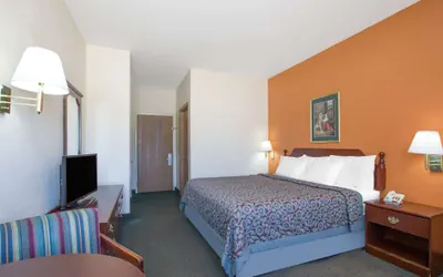Photo 3 - Days Inn by Wyndham Butler