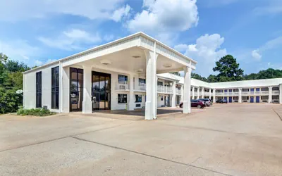 Photo 2 - Motel 6 Lindale, TX