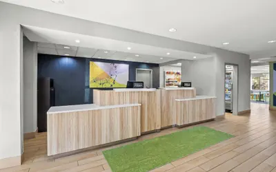 Photo 3 - Spark by Hilton Macon North