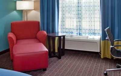 Photo 5 - Holiday Inn Express & Suites North Kansas City by IHG