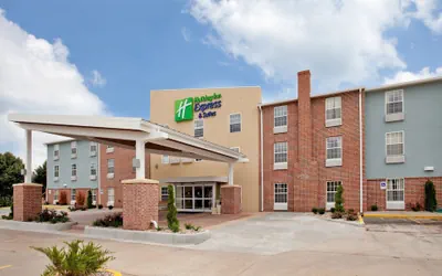 Holiday Inn Express & Suites North Kansas City by IHG