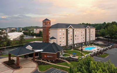 La Quinta Inn & Suites by Wyndham Greensboro - Highpoint