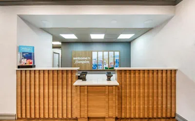 Photo 5 - Hampton Inn Milledgeville