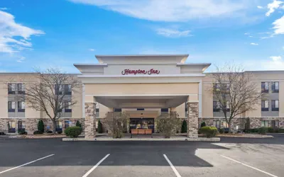 Photo 2 - Hampton Inn Marion