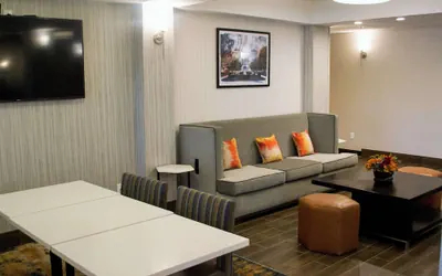 Photo 5 - Hampton Inn Marion
