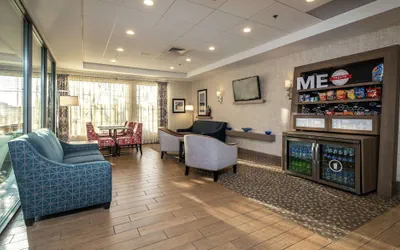 Photo 3 - Hampton Inn Freeport/Brunswick