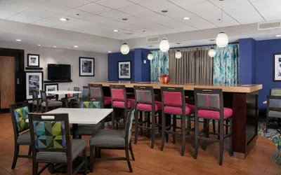 Photo 4 - Hampton Inn Niagara Falls