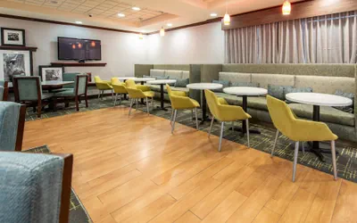 Photo 5 - Hampton Inn Newport News-Yorktown