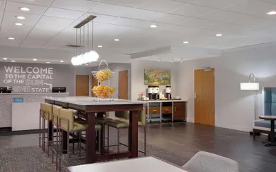 Photo 4 - Hampton Inn Tallahassee-Central