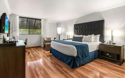 Photo 2 - Miami Lakes Hotel