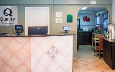 Photo 4 - Quality Inn Burbank Airport