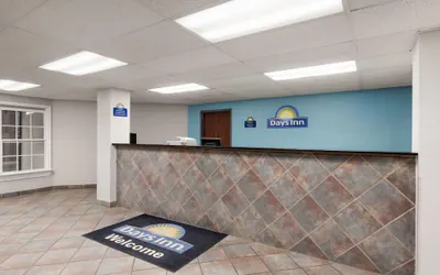 Photo 2 - Days Inn by Wyndham Phenix City Near Fort Benning