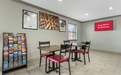 Photo 5 - Red Roof Inn West Memphis, AR