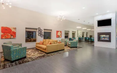 Photo 3 - La Quinta Inn & Suites by Wyndham Rockford