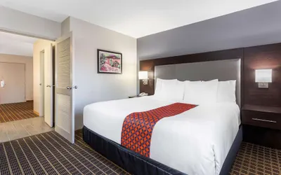 Photo 2 - La Quinta Inn & Suites by Wyndham Rockford