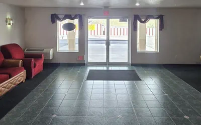 Photo 5 - Economy Inn