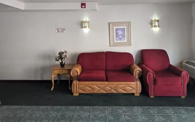 Photo 3 - Economy Inn