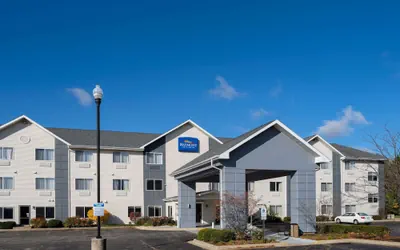 Photo 2 - Baymont by Wyndham Gurnee