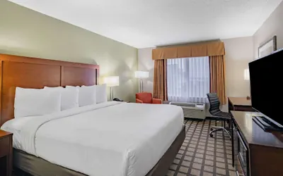 Photo 5 - Baymont by Wyndham Gurnee