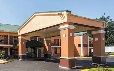 Photo 2 - Econo Lodge Decatur South