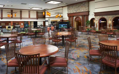 Photo 5 - DoubleTree by Hilton Detroit - Dearborn