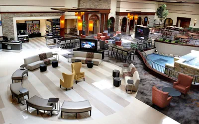 Photo 4 - DoubleTree by Hilton Detroit - Dearborn