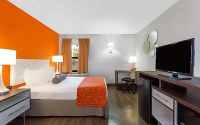 Photo 5 - Howard Johnson by Wyndham Waukegan Great Lakes