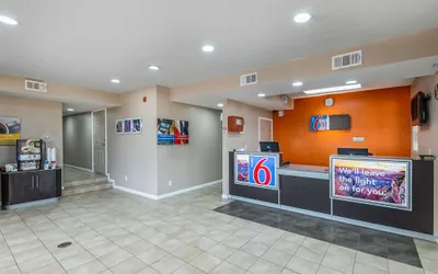 Photo 4 - Motel 6 Waxahachie, TX