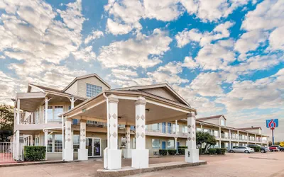 Photo 2 - Motel 6 Waxahachie, TX