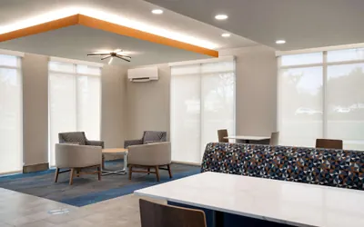 Photo 3 - La Quinta Inn & Suites by Wyndham Springfield
