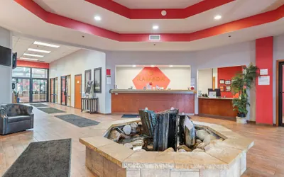 Photo 2 - Ramada by Wyndham Sioux Falls Airport-Waterpark & Event Ctr